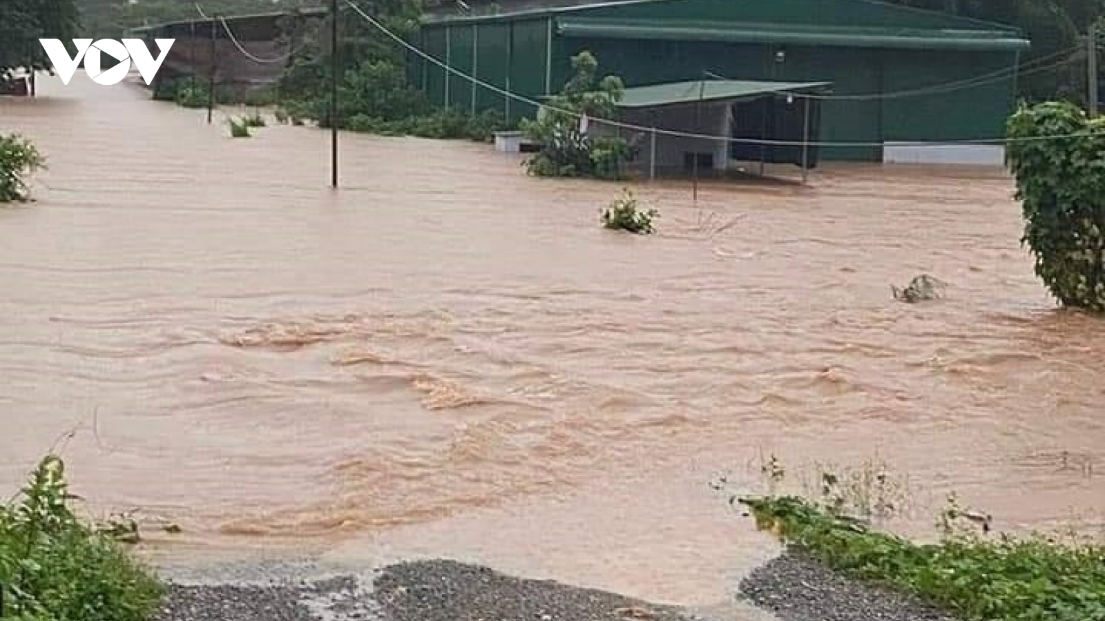 Mưa lớn ở Savannakhet (Lào), nhiều tuyến đường ngập sâu